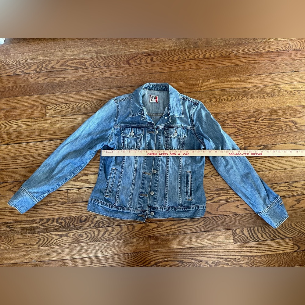 Old Navy Vintage women’s L jean jacket
